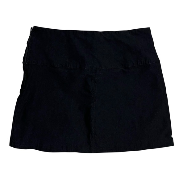 Social Collision | Stretchy Mini Skirt with Slit and Built In Double Belt - Picture 5 of 7